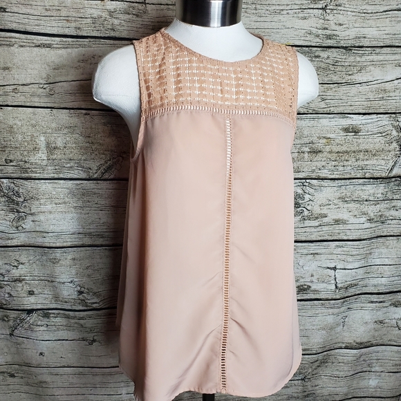 Banana Republic Peach Detailed Sleeveless Blouse Size XS.Pit to pit approx: 18 - Picture 1 of 6